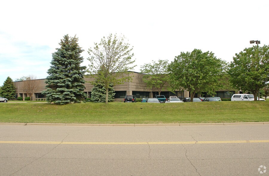 5885 149th St W, Apple Valley, MN à louer - Photo du bâtiment - Image 1 de 3