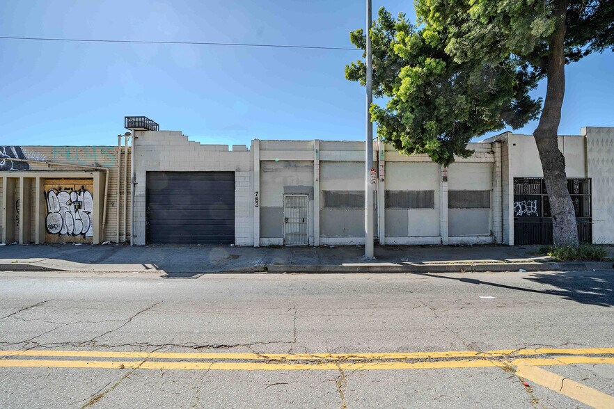 782 E Washington Blvd, Los Angeles, CA à louer - Photo du bâtiment - Image 2 de 25