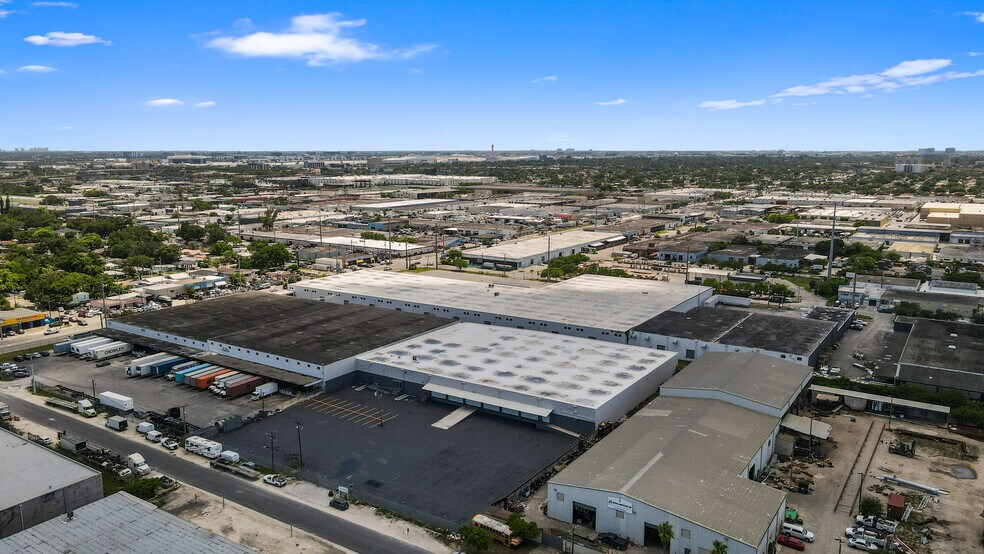 5530 NW 32nd Ct, Miami, FL à louer - Aérien - Image 3 de 10