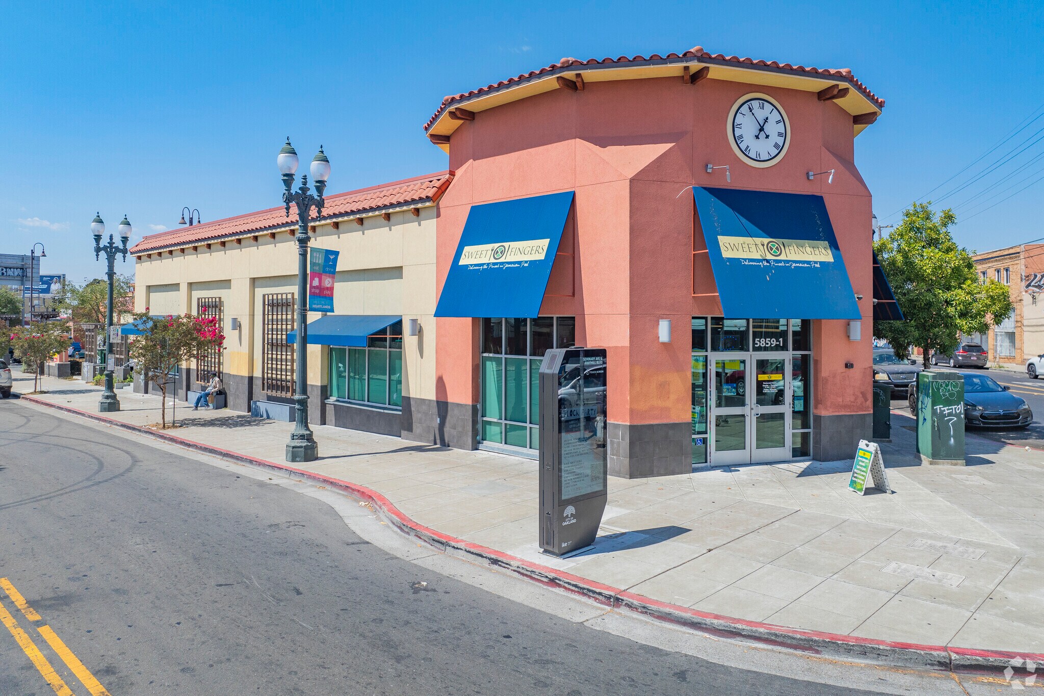 5859 Foothill Blvd, Oakland, CA à louer Photo principale- Image 1 de 10