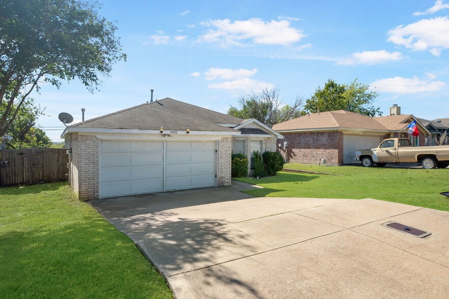 10333 Pleasant Mound Dr, Fort Worth, TX à vendre - Photo principale - Image 1 de 3