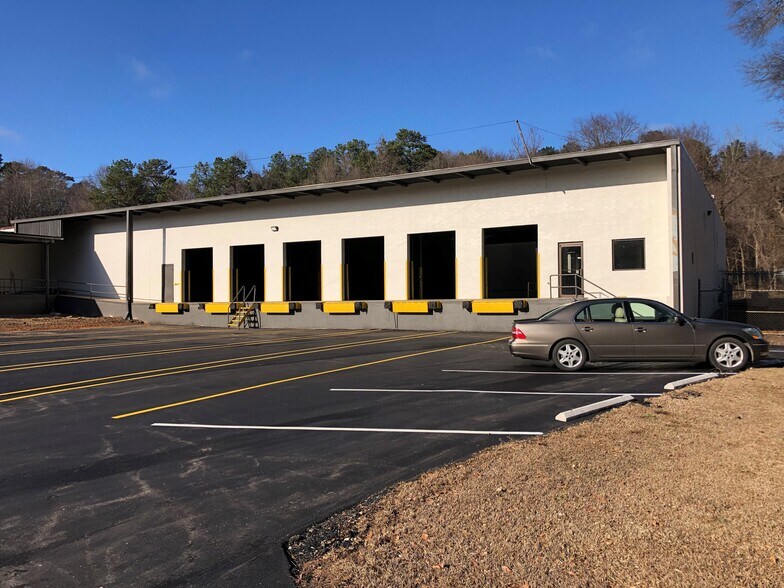 408 Interchange Dr, Dallas, NC à louer - Photo principale - Image 1 de 1