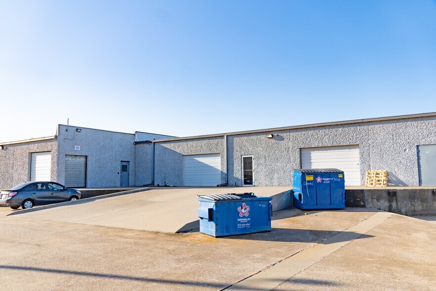 4343-4345 Sigma Rd, Dallas, TX à louer - Photo du bâtiment - Image 3 de 17