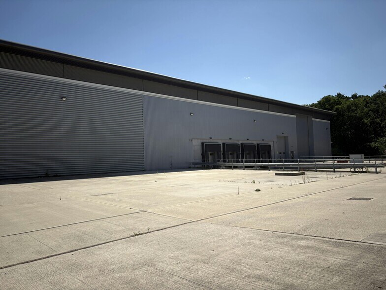 Crockfold Ln, Basingstoke for lease - Building Photo - Image 3 of 3