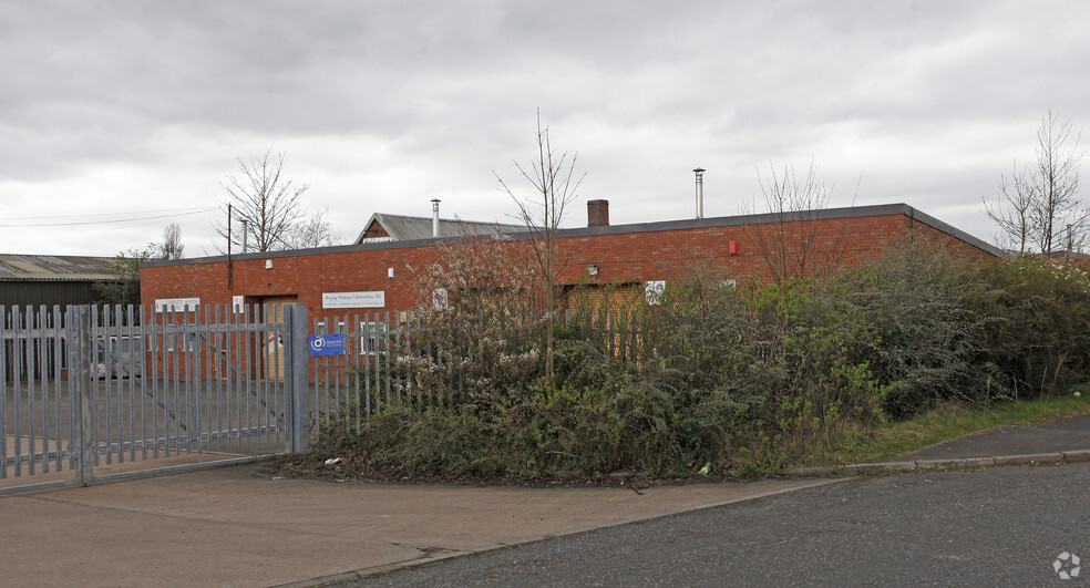 Fens Pool Ave, Brierley Hill for lease - Primary Photo - Image 2 of 5