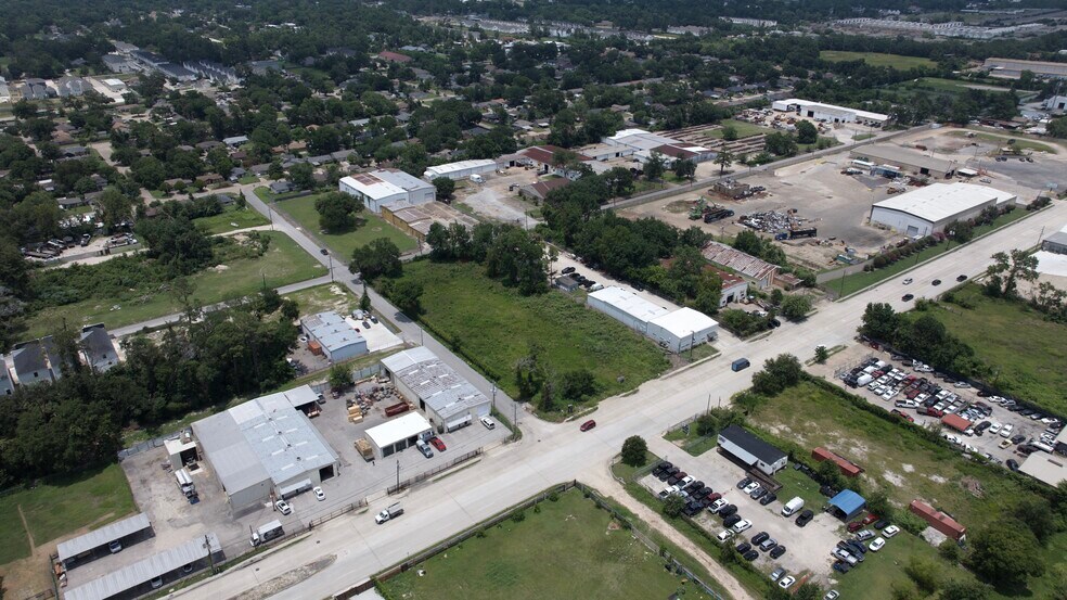 4450 Pinemont Dr, Houston, TX à vendre - Photo du bâtiment - Image 1 de 11