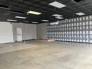 57 Loring Ave, Salem, MA à louer Photo du bâtiment- Image 2 de 6