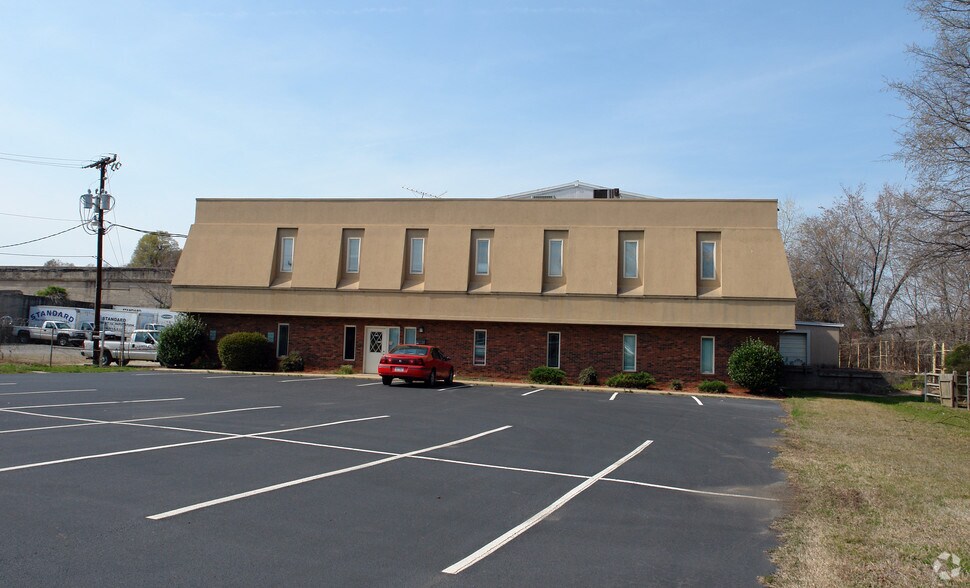 1005 N Church St, Charlotte, NC à louer - Photo du bâtiment - Image 3 de 6