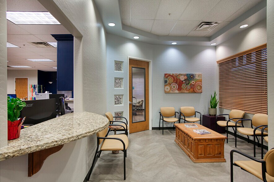 4530 E Muirwood Dr, Phoenix, AZ à vendre - Photo du bâtiment - Image 3 de 20