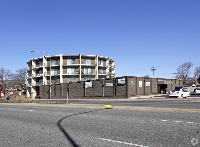 3900 W 95th St, Evergreen Park, IL for lease - Primary Photo - Image 1 of 12