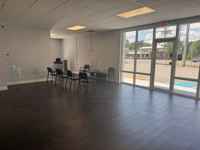 3907 Baymeadows Rd, Jacksonville, FL for lease - Interior Photo - Image 3 of 5