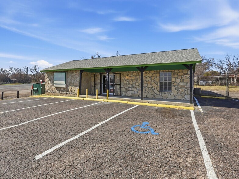 4208 Benbrook Hwy, Fort Worth, TX à vendre - Photo du bâtiment - Image 2 de 27