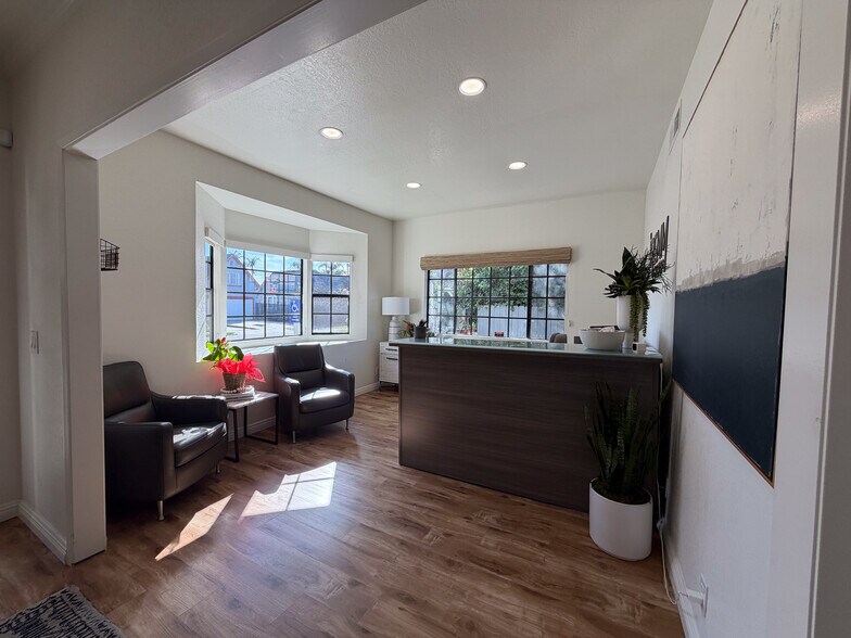 207 W 20th St, Santa Ana, CA à vendre - Photo du bâtiment - Image 3 de 9