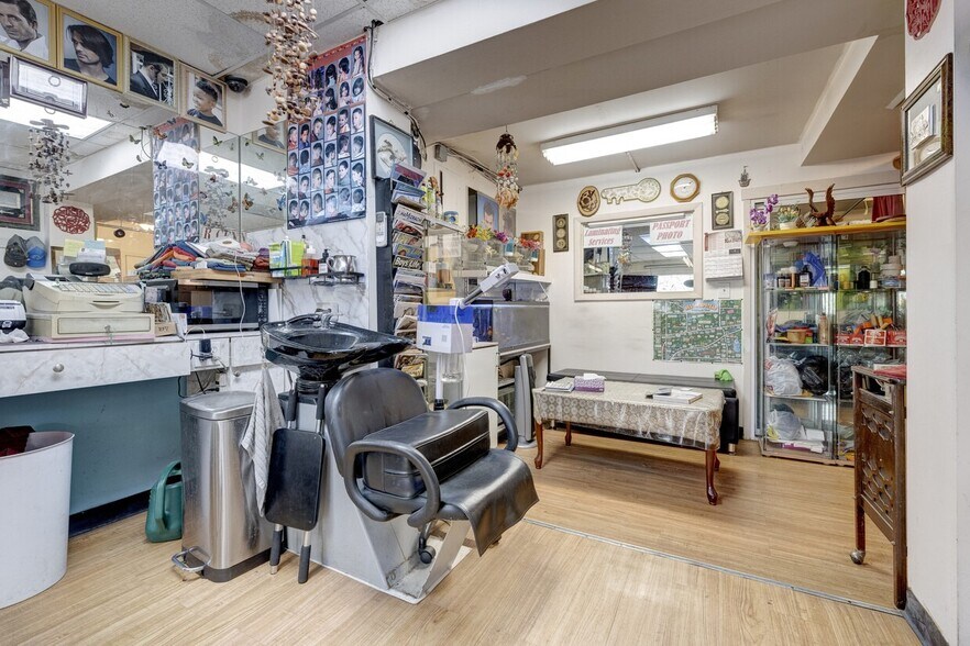 353 Hempstead Ave, West Hempstead, NY for sale - Interior Photo - Image 3 of 5