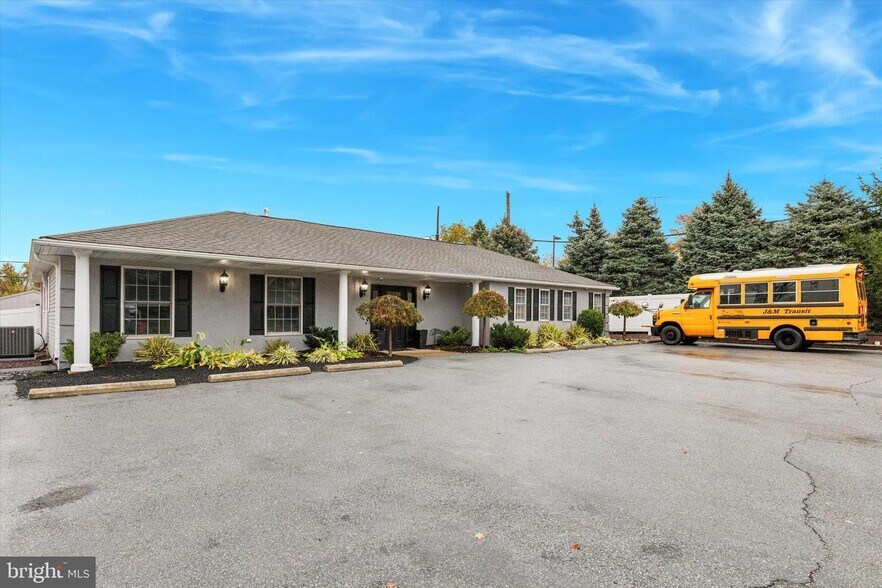 239 W Germantown Pike, Norristown, PA à vendre - Photo du bâtiment - Image 2 de 24