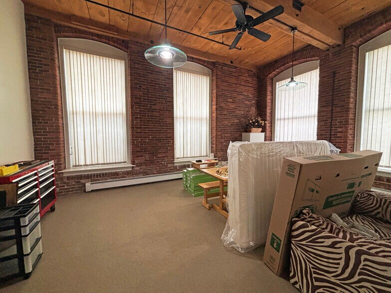 125 Main St, Newmarket, NH à vendre - Photo du bâtiment - Image 2 de 4