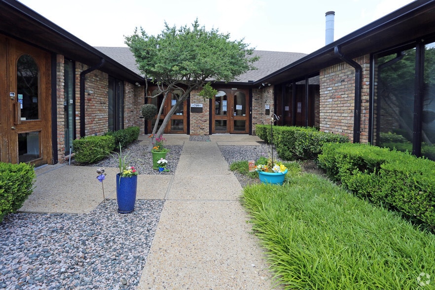2001 N Collins Blvd, Richardson, TX for sale - Building Photo - Image 3 of 7