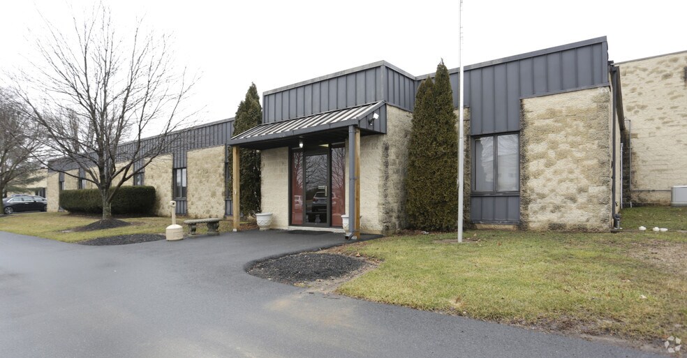 3 Danforth Dr, Easton, PA à louer - Photo du bâtiment - Image 2 de 6