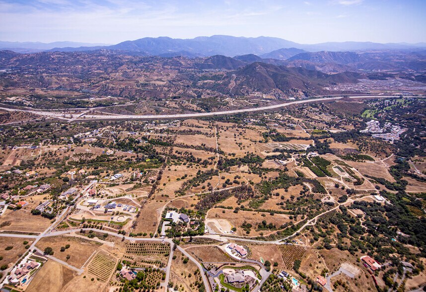Rancho Alegre Rd, Fallbrook, CA à vendre - Photo du bâtiment - Image 3 de 5