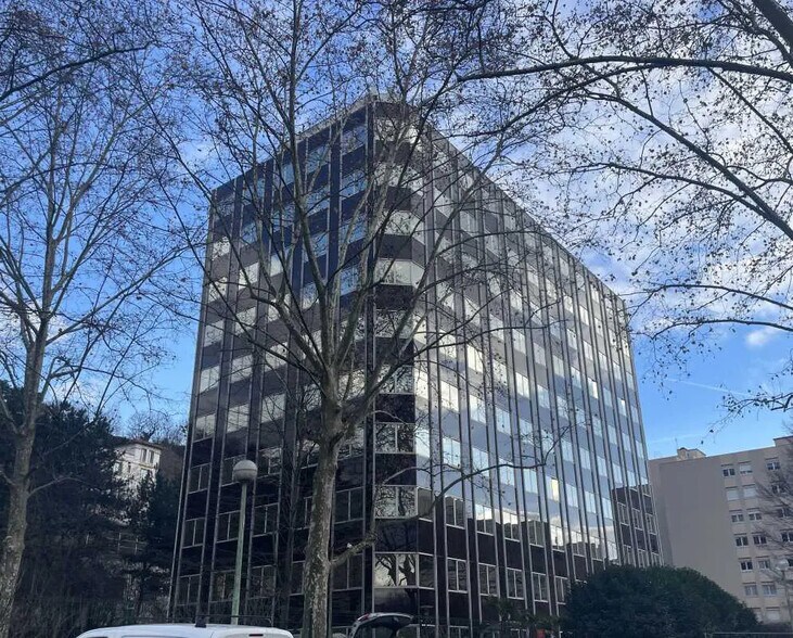 Bureau dans Lyon à vendre - Photo du bâtiment - Image 2 de 11