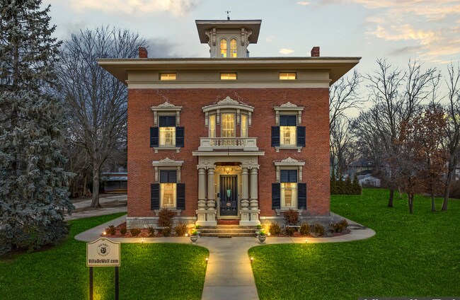 Plus de détails pour 876 W State St, Jacksonville, IL - Services hôteliers à vendre