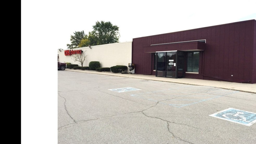 715 E Broadway St, Fortville, IN for lease - Building Photo - Image 3 of 6