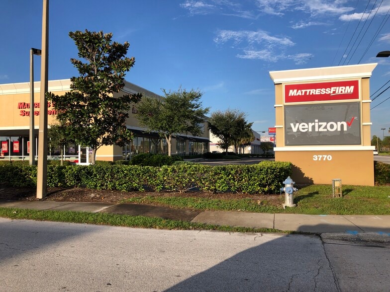 3742-3748 E Colonial Dr, Orlando, FL for sale - Primary Photo - Image 1 of 8