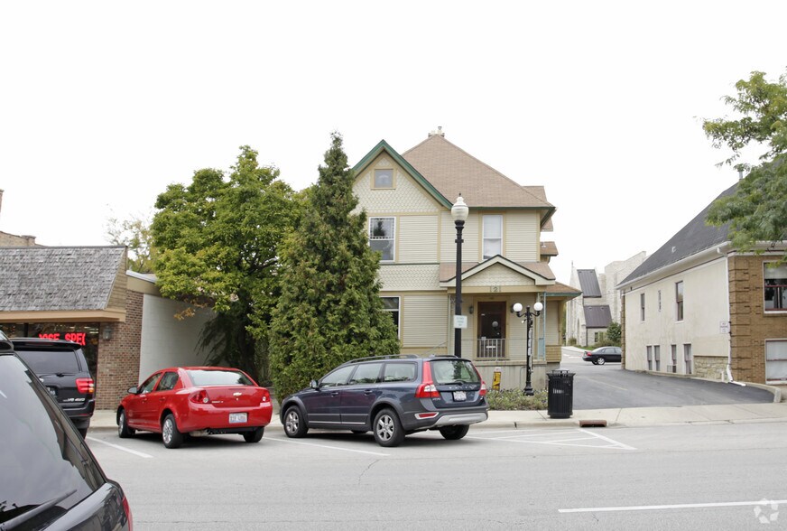 121 W Wesley St, Wheaton, IL à vendre - Photo du bâtiment - Image 3 de 6