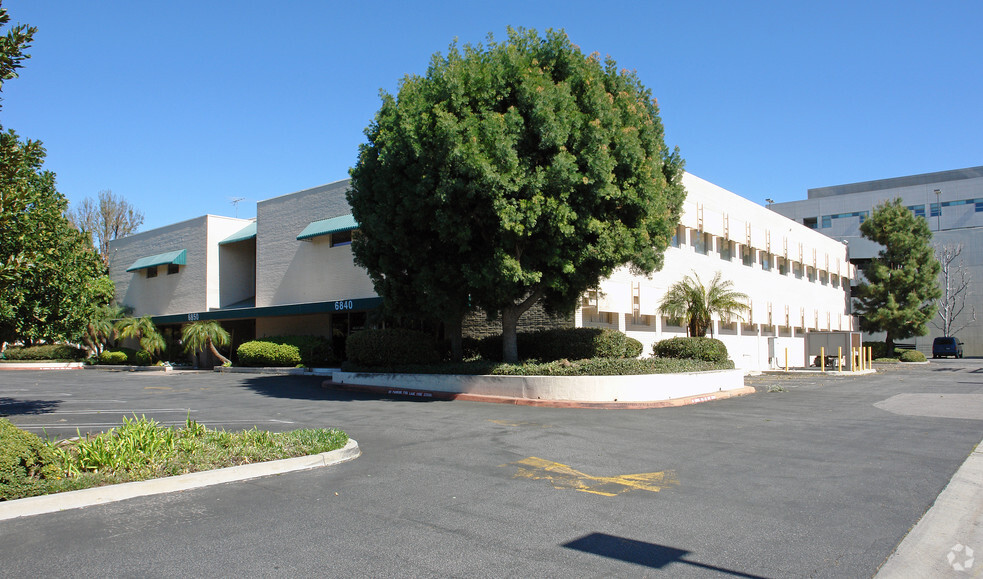 6840-6850 Sepulveda Blvd, Van Nuys, CA for lease - Building Photo - Image 3 of 4