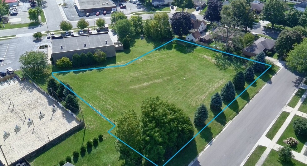 1210 Mayfair Dr, Janesville, WI à vendre - Photo du bâtiment - Image 2 de 6