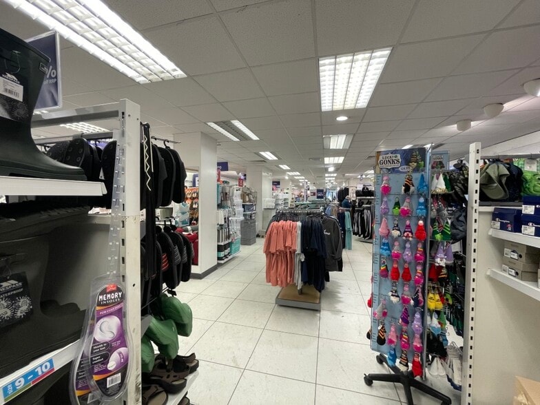 63 High St, Nairn for lease - Interior Photo - Image 2 of 5