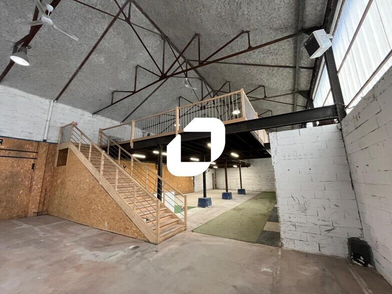 Flex dans Lyon à louer - Photo du bâtiment - Image 2 de 22