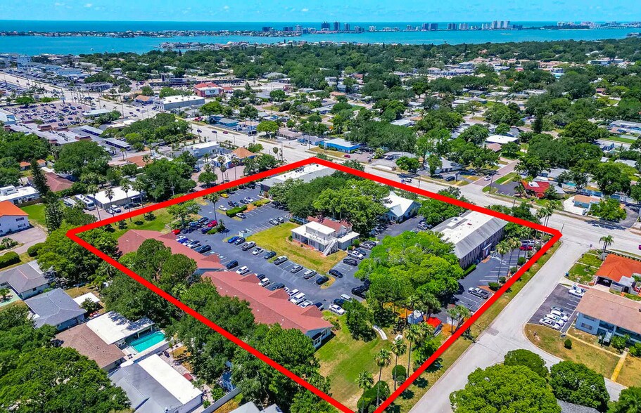 2401 W Bay, Largo, FL à louer - Photo du bâtiment - Image 1 de 2