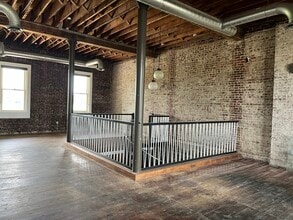 5719 Lawton Loop East Dr, Indianapolis, IN for lease Interior Photo- Image 1 of 8