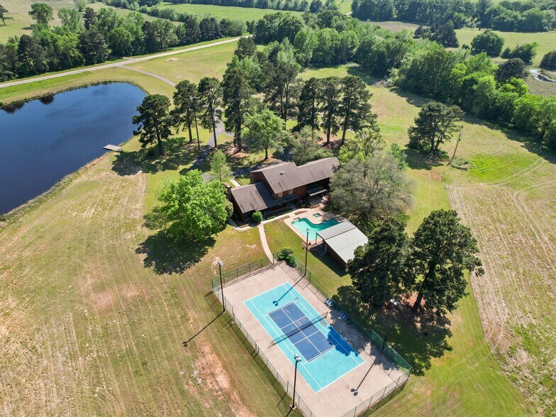 1173 FM 130, Daingerfield, TX à vendre - Photo du bâtiment - Image 1 de 40