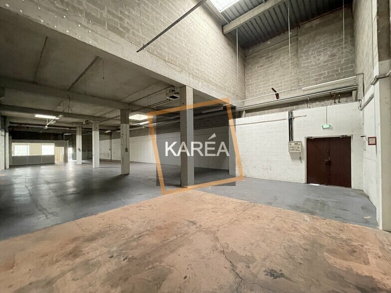 Flex in Lognes for lease - Interior Photo - Image 3 of 5