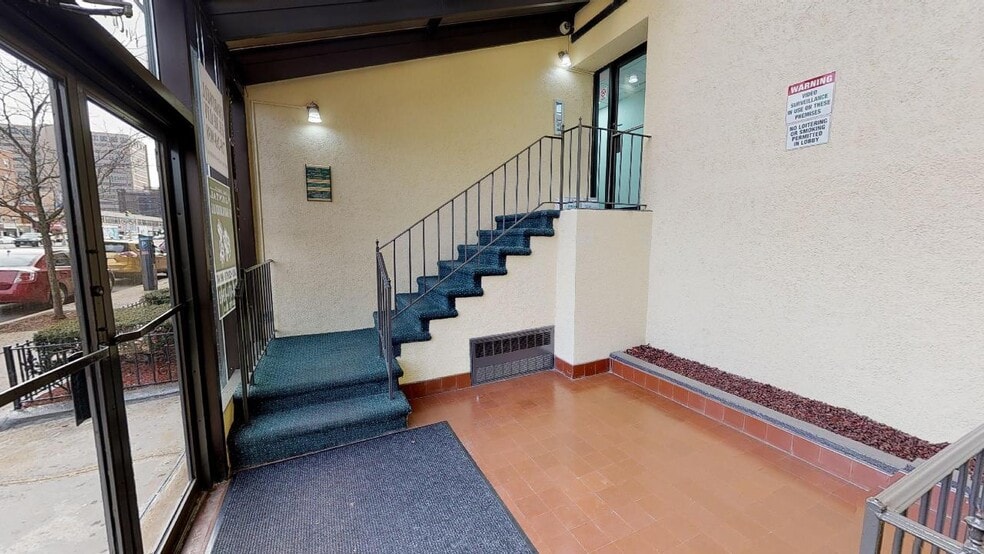 111-56 76th Dr, Forest Hills, NY for lease - Interior Photo - Image 2 of 2