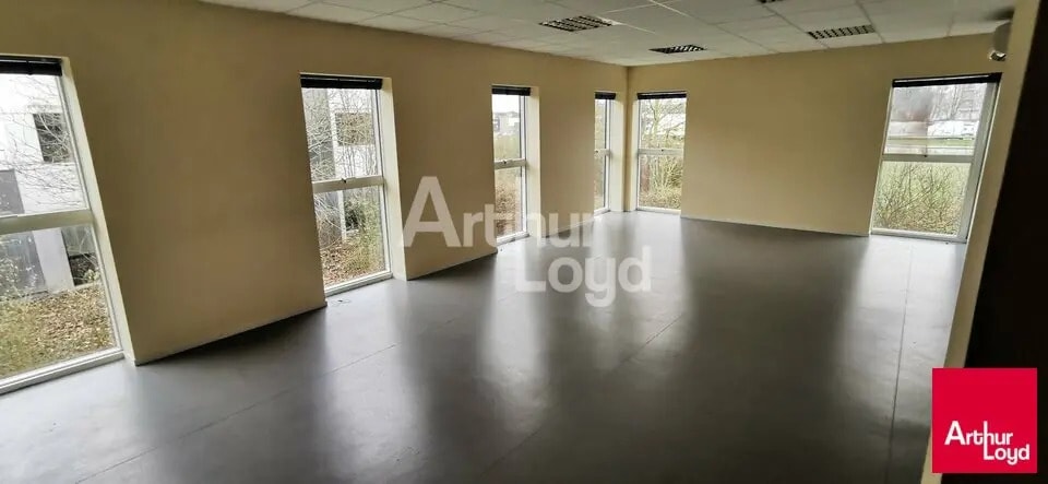 Office in Rennes for lease - Interior Photo - Image 3 of 4