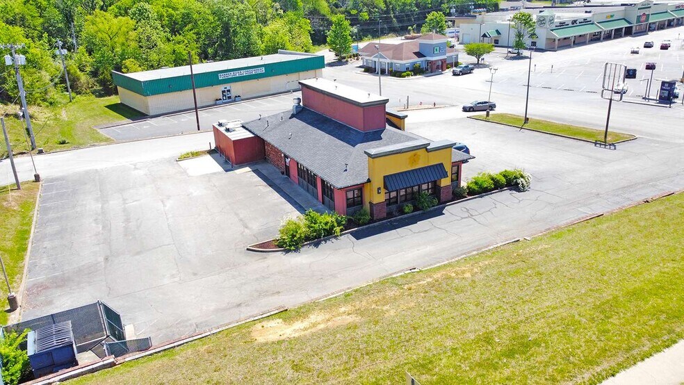 597 L Roger Wells Blvd, Glasgow, KY à louer - Photo du bâtiment - Image 2 de 8