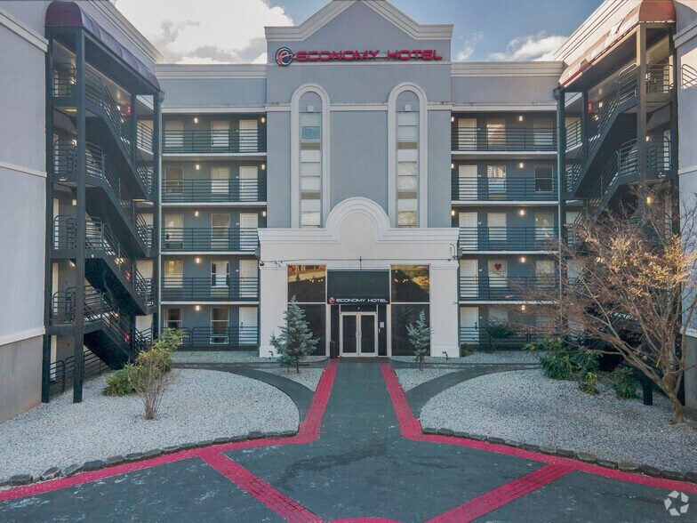2100 Northwest Pkwy SE, Marietta, GA à vendre - Photo du bâtiment - Image 3 de 5