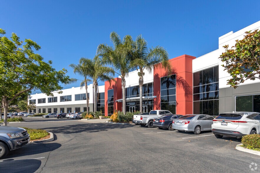 3115 Melrose Dr, Carlsbad, CA à louer - Photo du bâtiment - Image 2 de 21