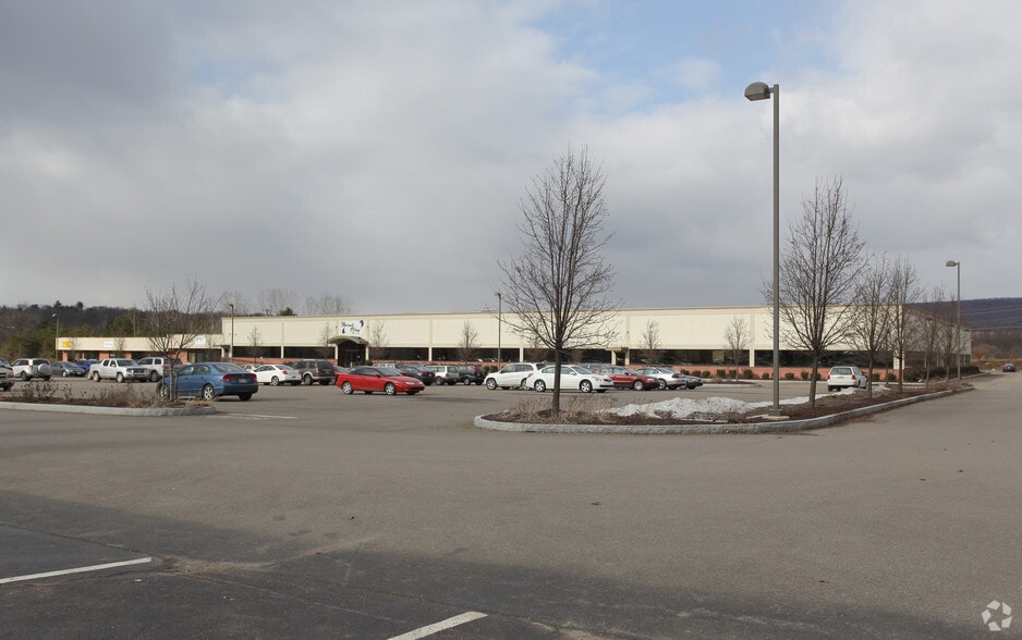 2015-2035 W Front St, Berwick, PA for sale - Primary Photo - Image 2 of 9