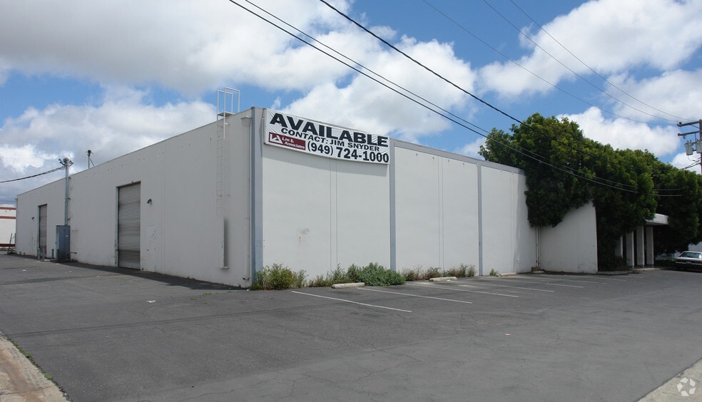 18050 Newhope St, Fountain Valley, CA à louer - Photo du bâtiment - Image 3 de 5