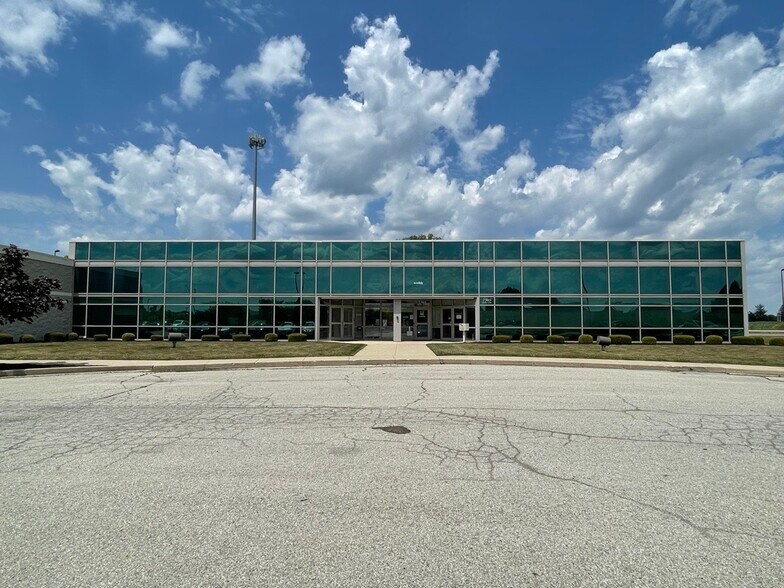 7303-7315 Quality Cir, Anderson, IN à louer - Photo du bâtiment - Image 1 de 4