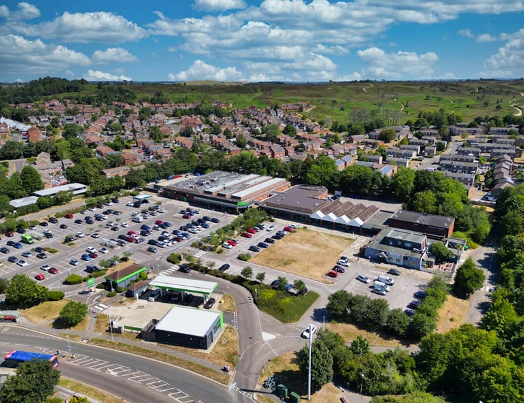 Culliford Cres, Poole for lease - Building Photo - Image 2 of 2
