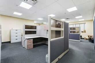 1045 Middlegate Rd, Mississauga, ON for lease Interior Photo- Image 2 of 11