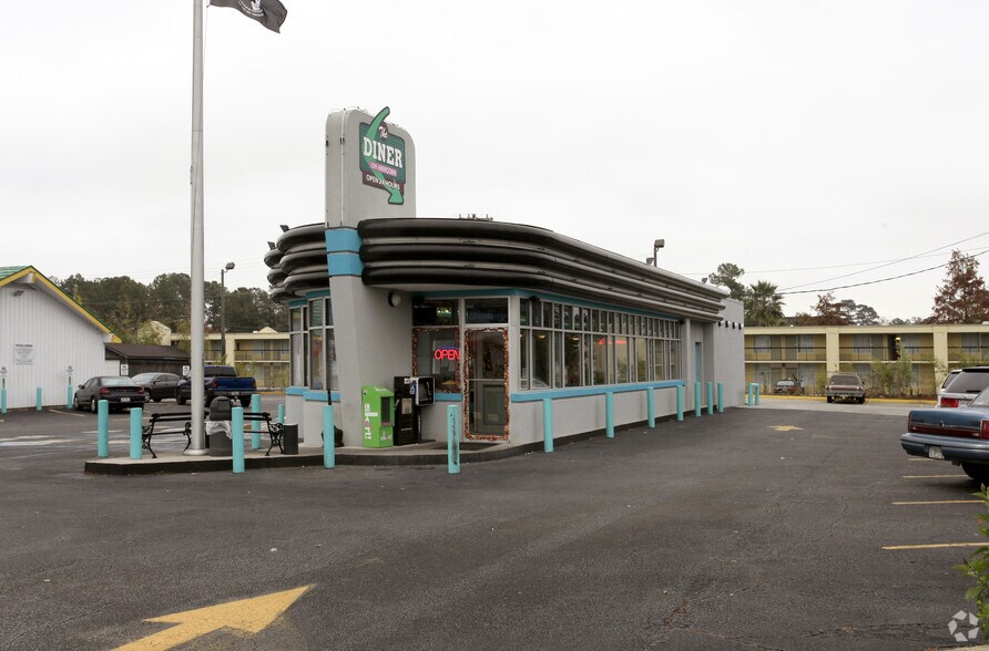 7104 Abercorn St, Savannah, GA à louer - Photo du bâtiment - Image 2 de 7