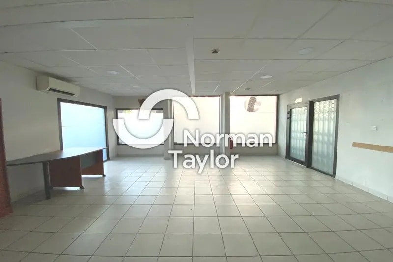Office in Montpellier for lease - Interior Photo - Image 1 of 9