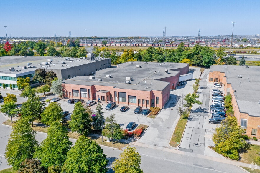 3155 Pepper Mill Ct, Mississauga, ON for lease - Primary Photo - Image 1 of 2