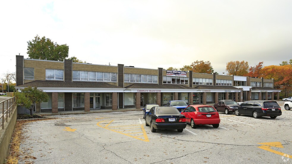 9679-9709 Brookpark Rd, Parma, OH à louer - Photo du bâtiment - Image 2 de 17